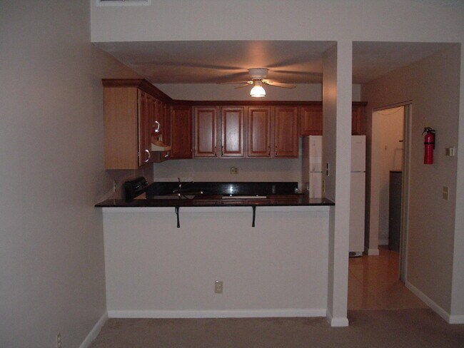 Building Photo - 4962 Cherry Rd