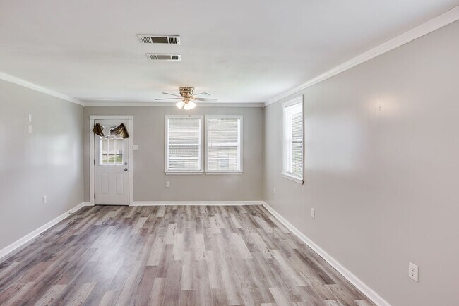 Building Photo - 710 Derbigny St
