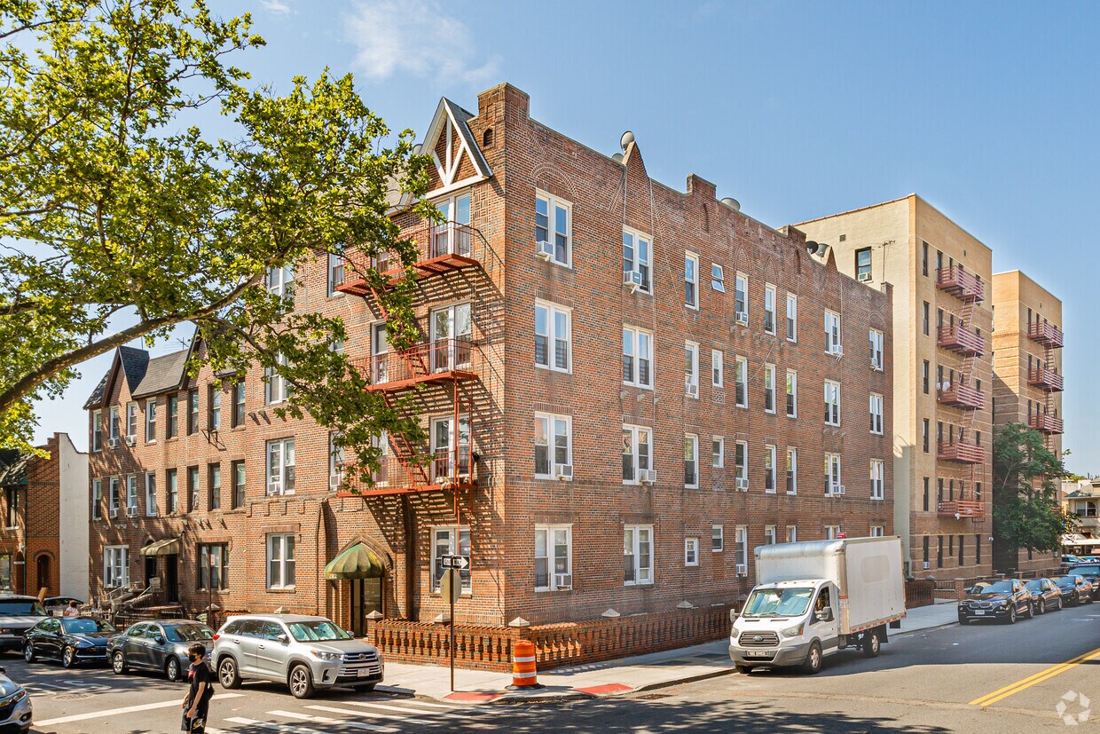 Primary Photo - 2102 74th St