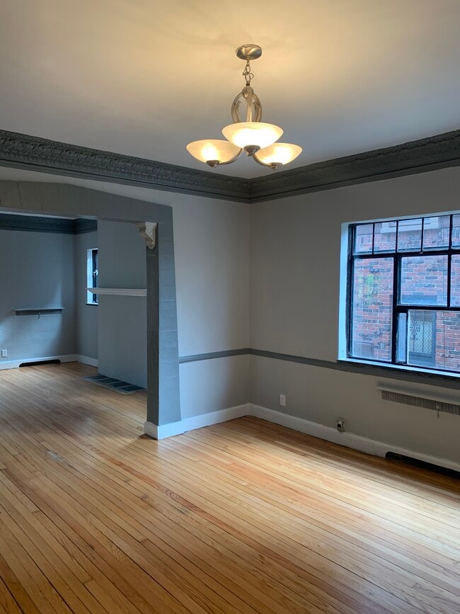 Building Photo - 3784 Cortland St