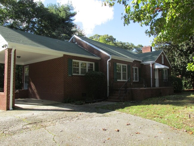 Building Photo - For Rent - Charming Brick Ranch in Lithia Springs