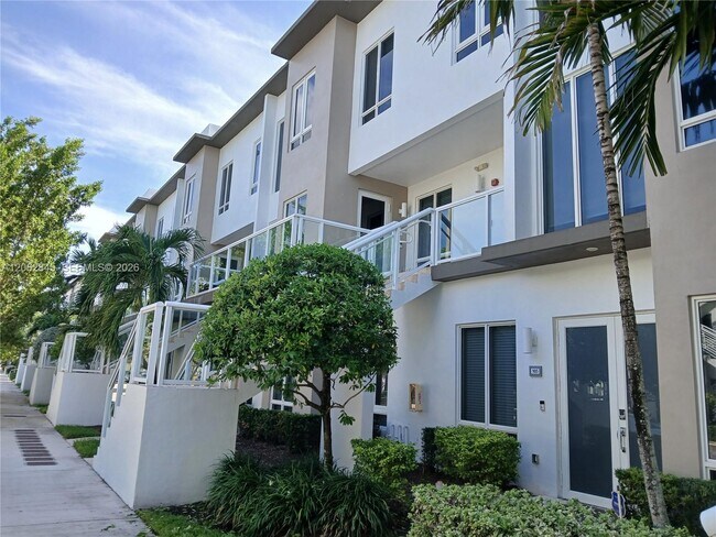 Foto del edificio - 6415 NW 102nd Path