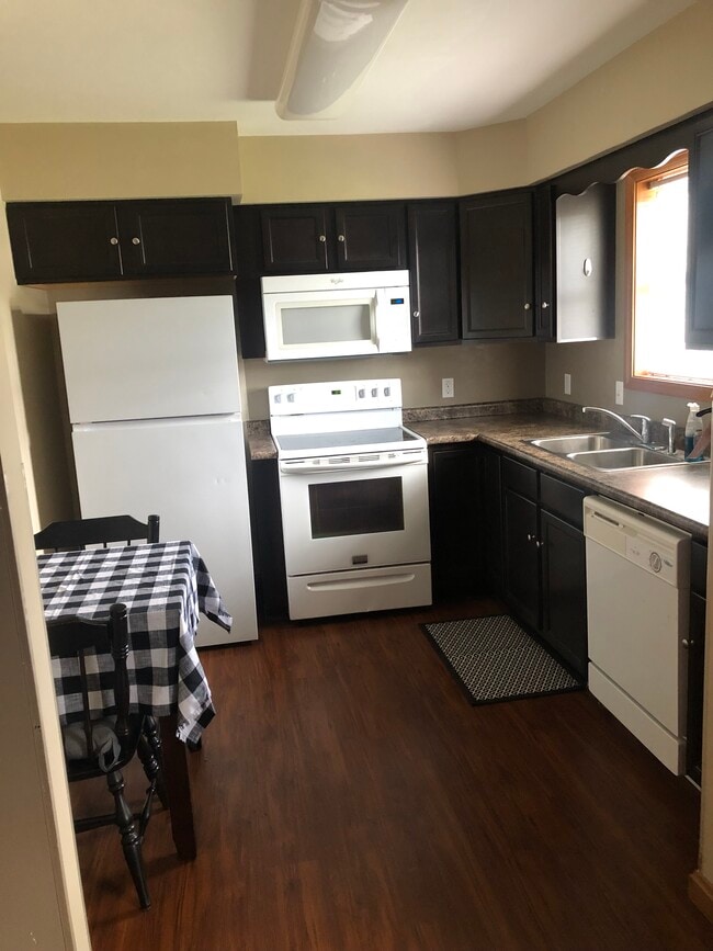 Building Photo - 129 1st St