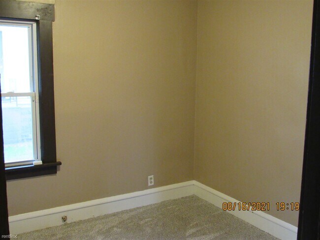 Building Photo - 2 br, 1 bath House - 406 Adams St