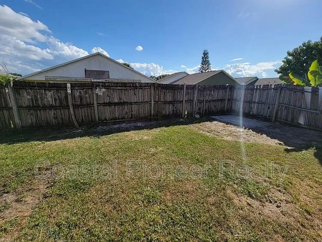 Building Photo - 1002 Golfside Ct