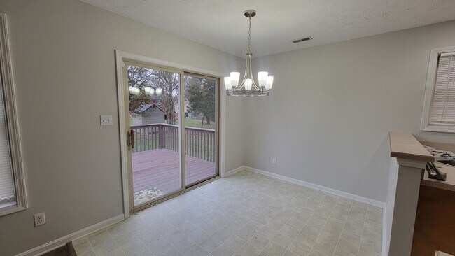 Foto del edificio - Welcome To An Adorable And Well-Maintained 3-Bedroom Home