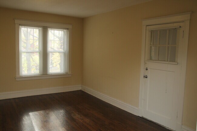 Building Photo - 6255 Clemens Ave