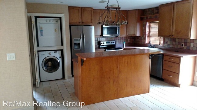 Building Photo - 3 br, 2.5 bath House - 1370 Pennsylvania Ave