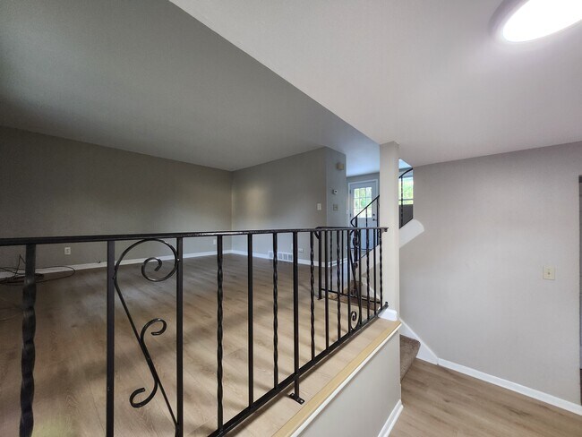 Building Photo - 655 Sunflower Dr