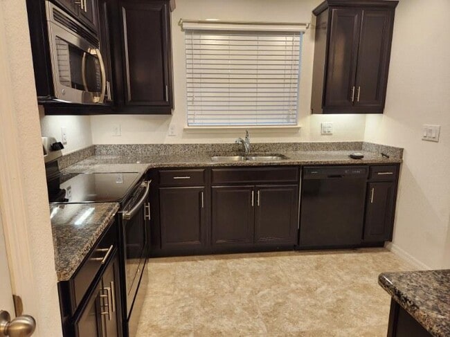 Kitchen overlooks Covered Porch - 124 Tarracina Way