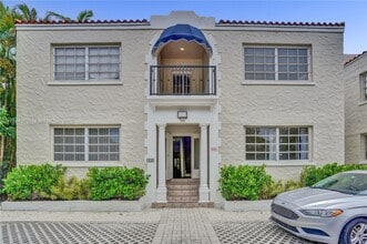 Building Photo - 935 Catalonia Ave