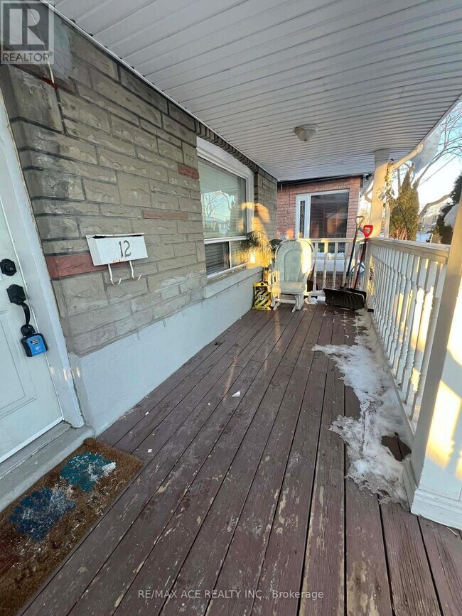 Photo du bâtiment - 12 Mahoney Ave