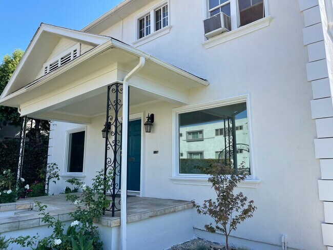Building Photo - 1302 N Formosa Ave