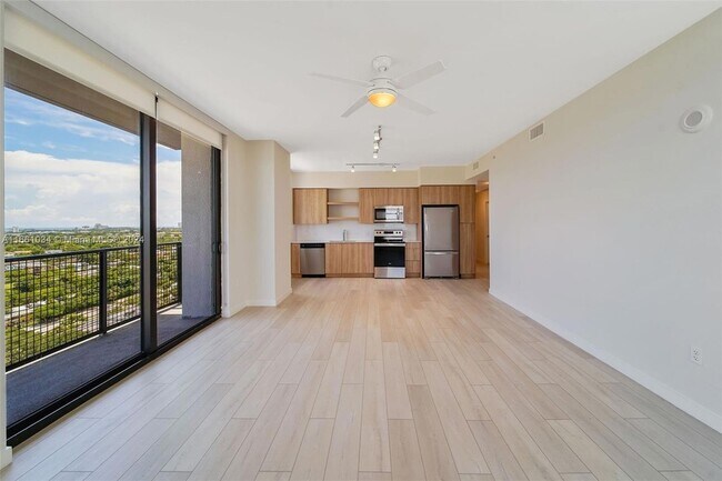 Foto del edificio - 555 NE 8th St