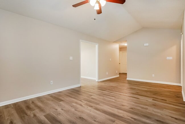 Building Photo - 1256 Grovewood Dr