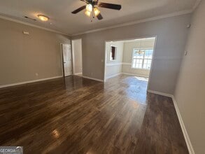 Building Photo - 272 Village Dr