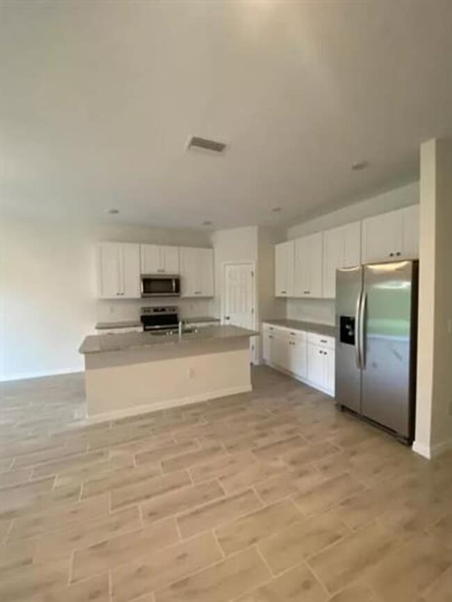 Building Photo - 1060 San Cristobal Ave