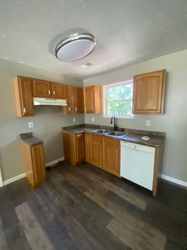 Foto del edificio - 3 bedroom 2 bath home