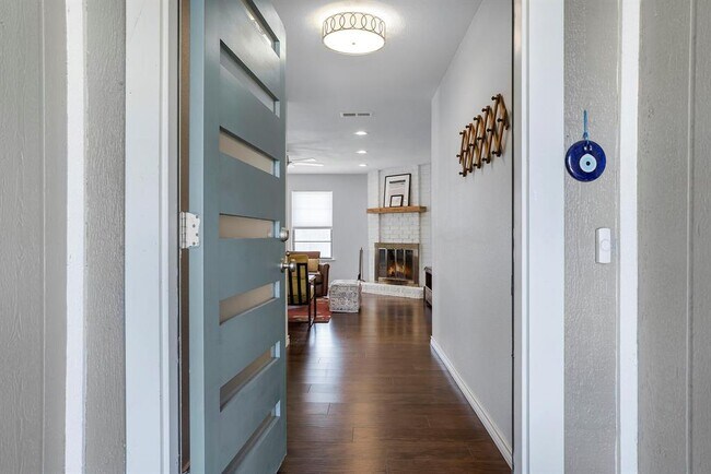 Foto del edificio - 2507 Broken Oak Dr