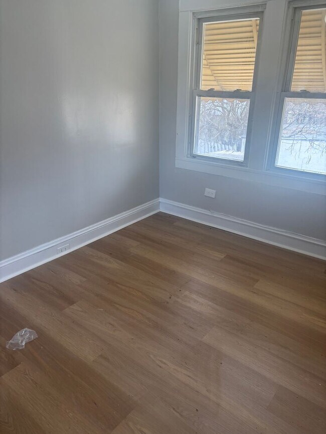 Foto del edificio - Single Cleveland East Side Section 8/Cash Pay