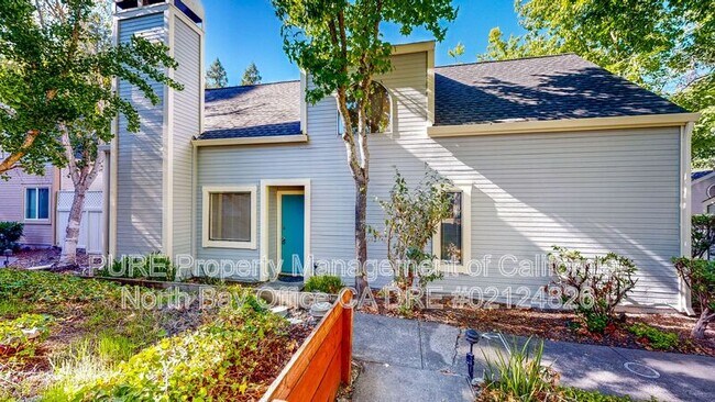 Building Photo - 2713 Lakeview Dr