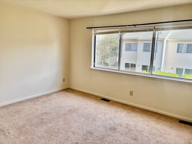 Foto del edificio - 2 bedroom/1.5 bathroom- The Midlands