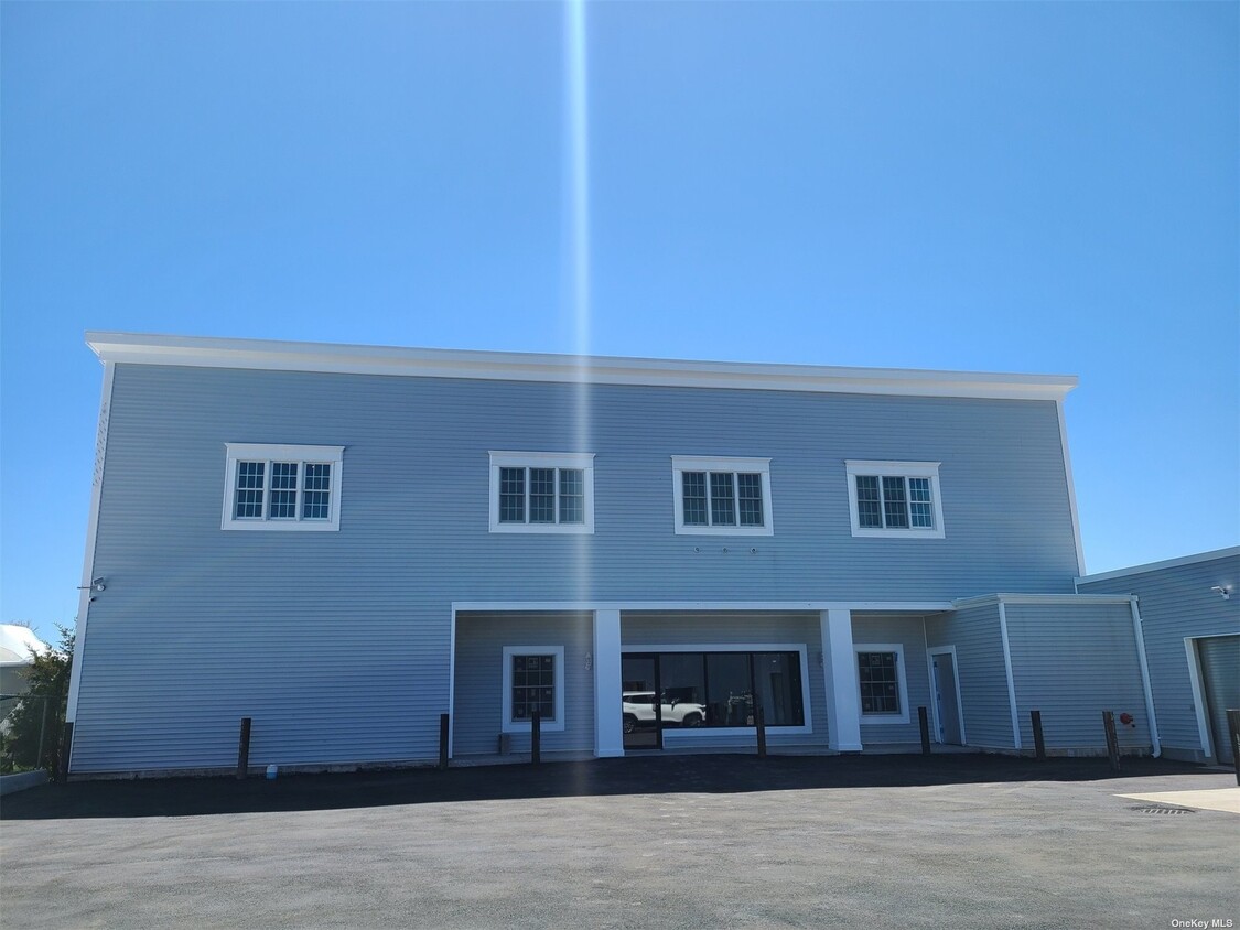 Foto principal - 262 E Main St