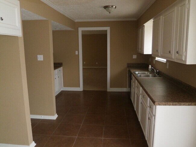 Building Photo - 11226 Beauvoir Dr