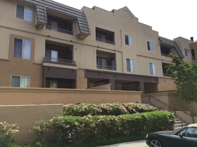 Building Photo - Upgraded two bedroom, two bathroom condo i...