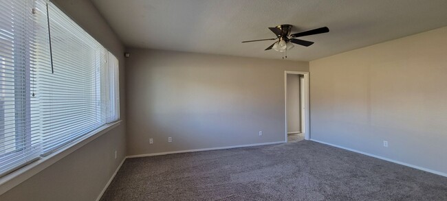 Building Photo - Newly Updated 3 Bedroom 1 Bath Home Close ...