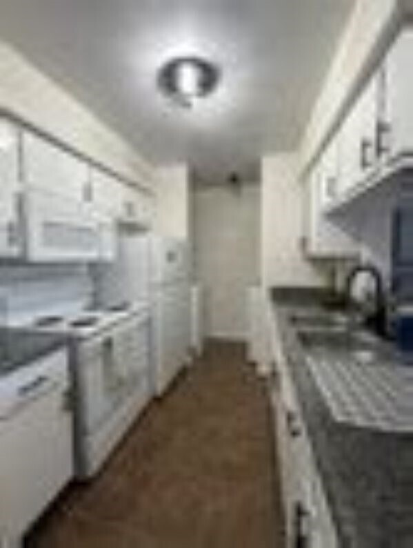 Building Photo - 420 Garland Dr