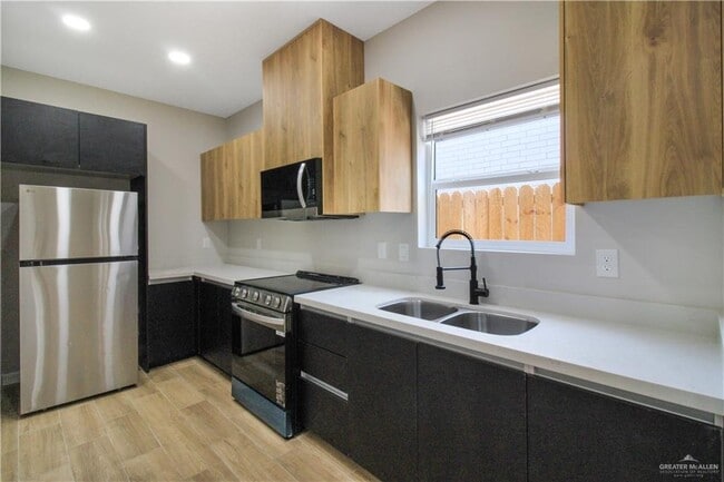 Building Photo - 15 S Athol St