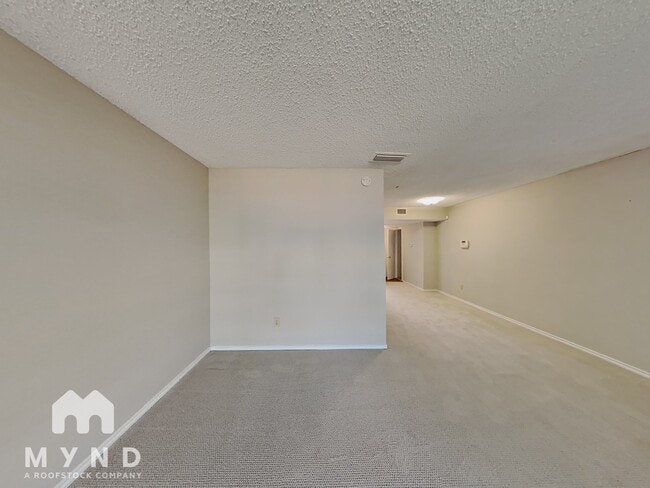 Building Photo - 5840 Spring Valley Rd