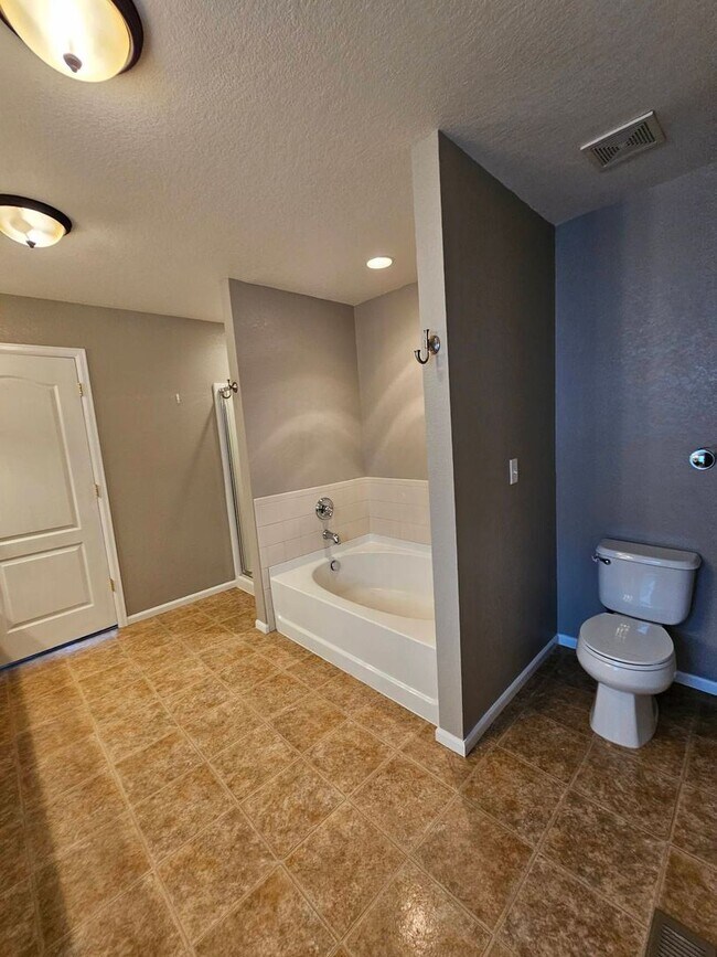 Building Photo - 3 Bedroom Home located in Fountain on Camp...