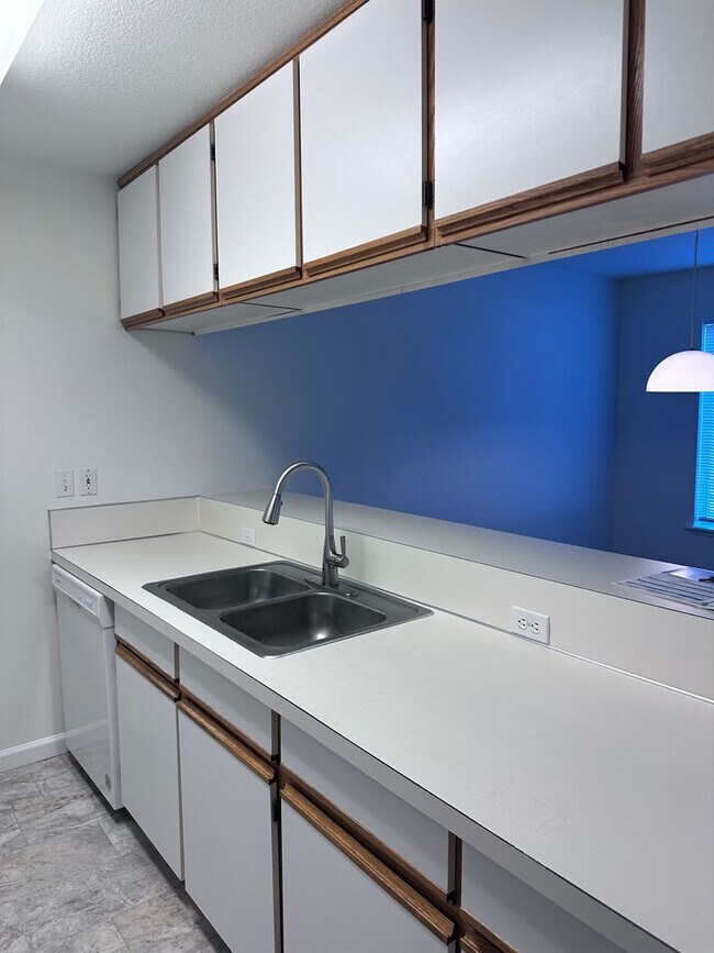 Foto del edificio - NE Bend Rental Near St. Charles Hospital | 2 Bed, 1 Bath | Off-Street Parking | 97701