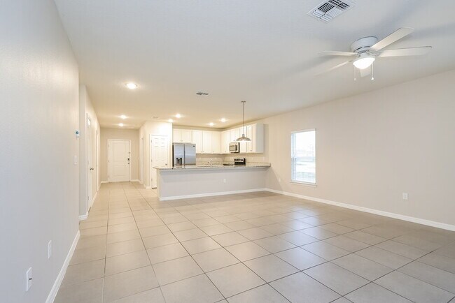 Building Photo - 1236 Amazon Dr