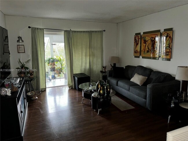 Foto del edificio - 950 Hillcrest Dr