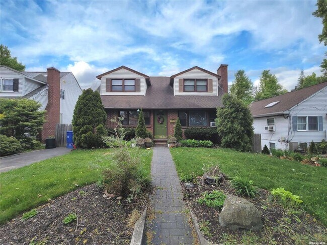Building Photo - 288 Nassau Rd
