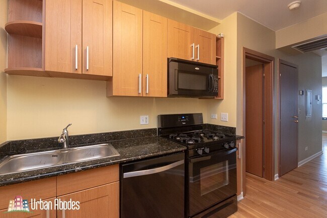 Foto del edificio - 3103 W Lawrence Ave