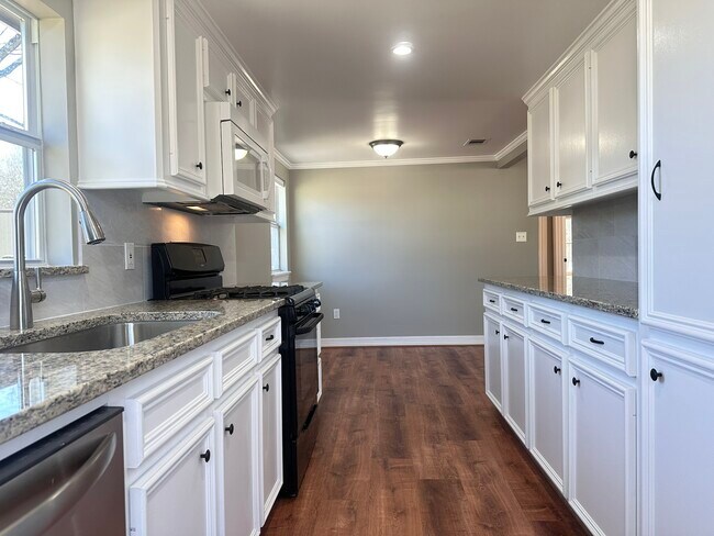 Foto del edificio - 13868 Cedar Hill Rd