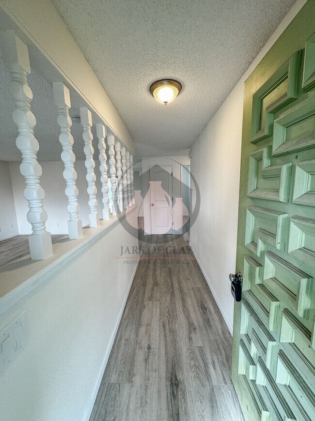 Building Photo - Beautifully Renovated Home -