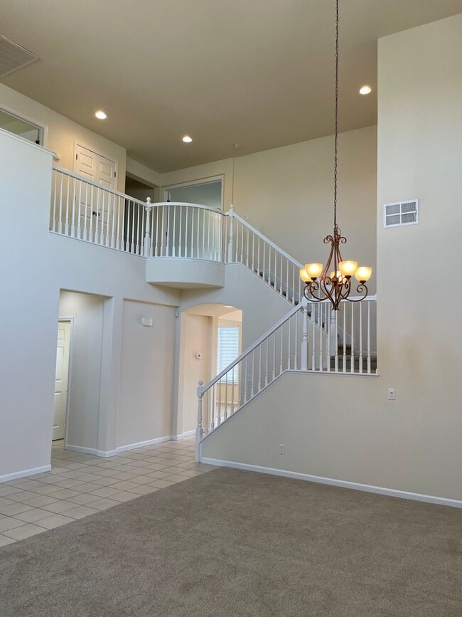 Foto del edificio - NICE TWO STORY HOME IN WEST ROSEVILLE