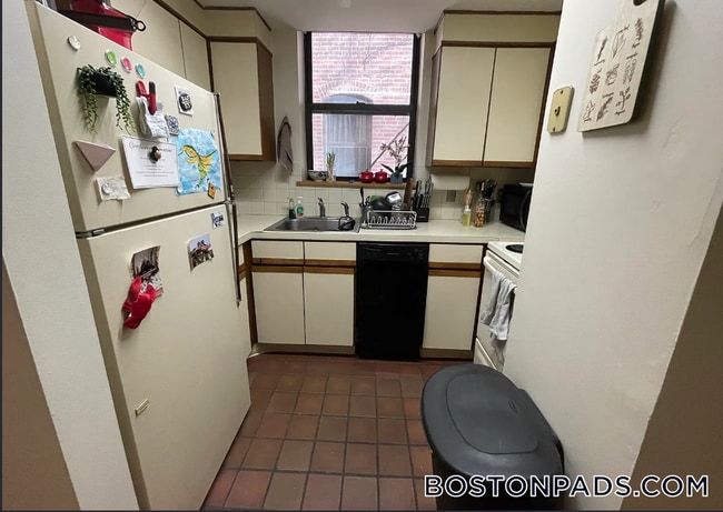 Building Photo - 102 Gainsborough St