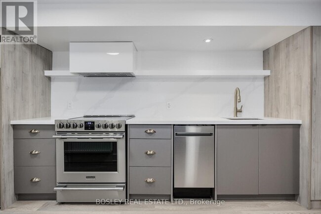 Building Photo - 334 Gladstone Ave