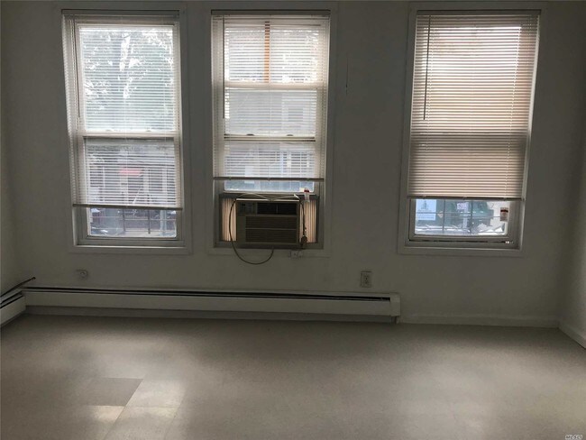 Foto del edificio - 31-15 Linden Pl