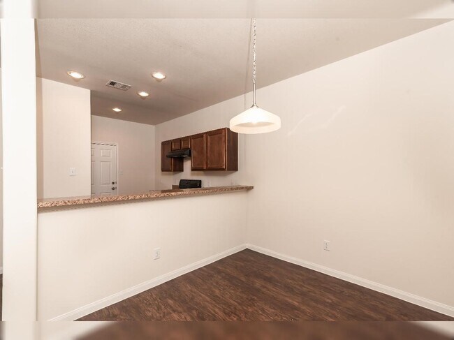 Building Photo - 8910 San Lorenzo