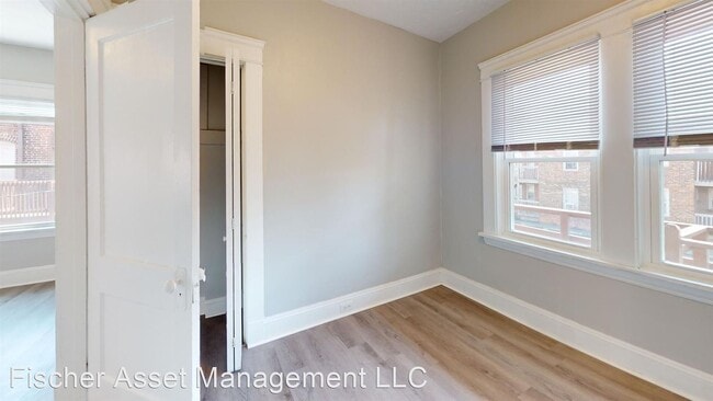 Building Photo - 1 br, 1 bath Apartment - 11709-11711 Nelso...