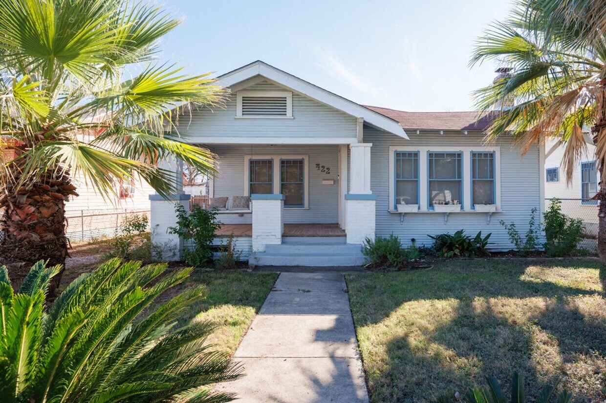 Foto principal - Historic craftsman style home located in T...