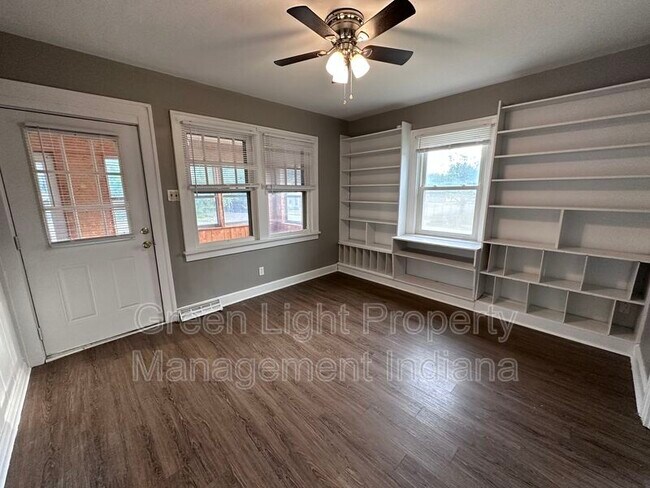 Foto del edificio - 1202 E 8th St