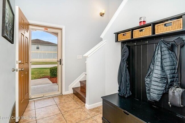 Foto del edificio - End Unit in Lake Washington Townhomes!!